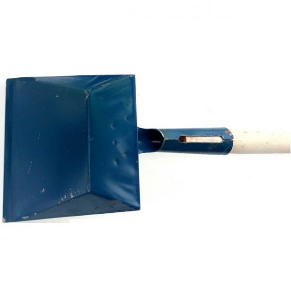 Совок для мусора металлический с длинной деревянной ручкой Совок для мусора металлический с длинной деревянной ручкой